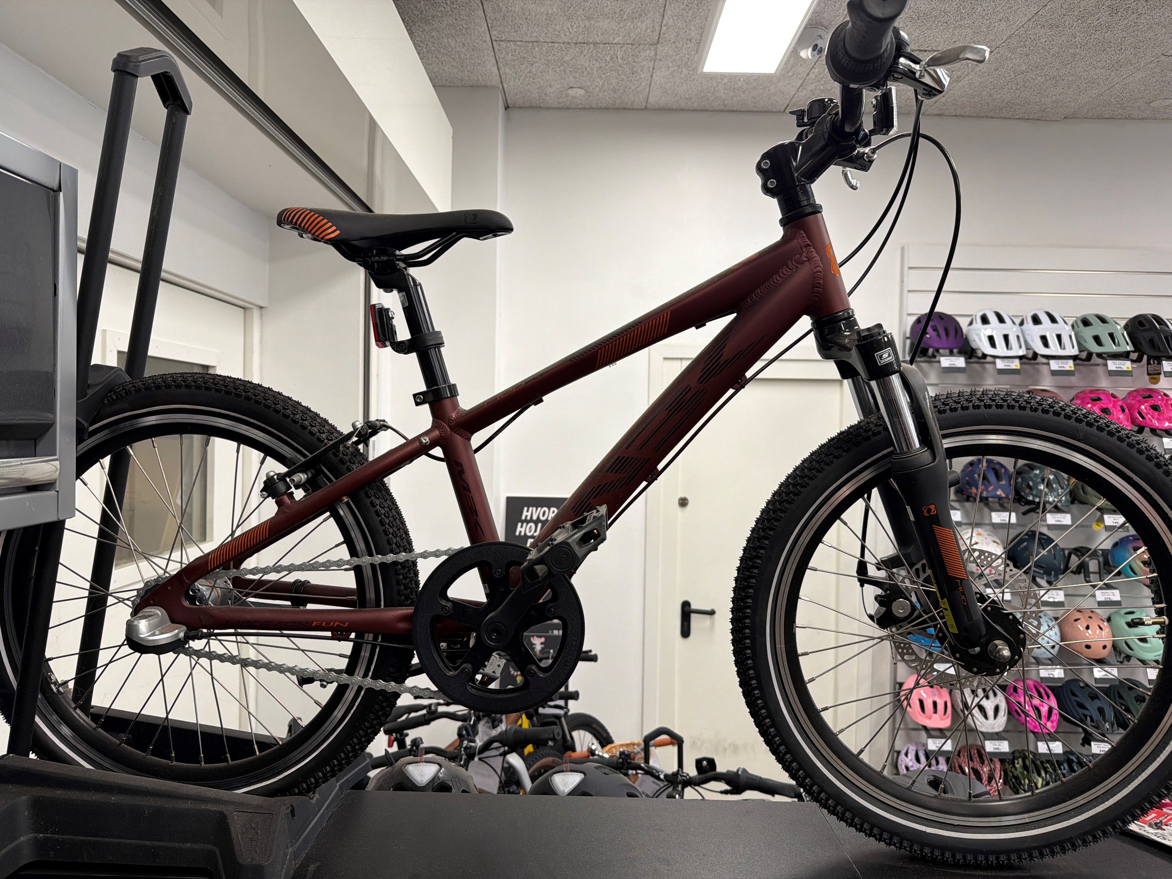 MBK Mørkerød Mud XP 20" - 20"