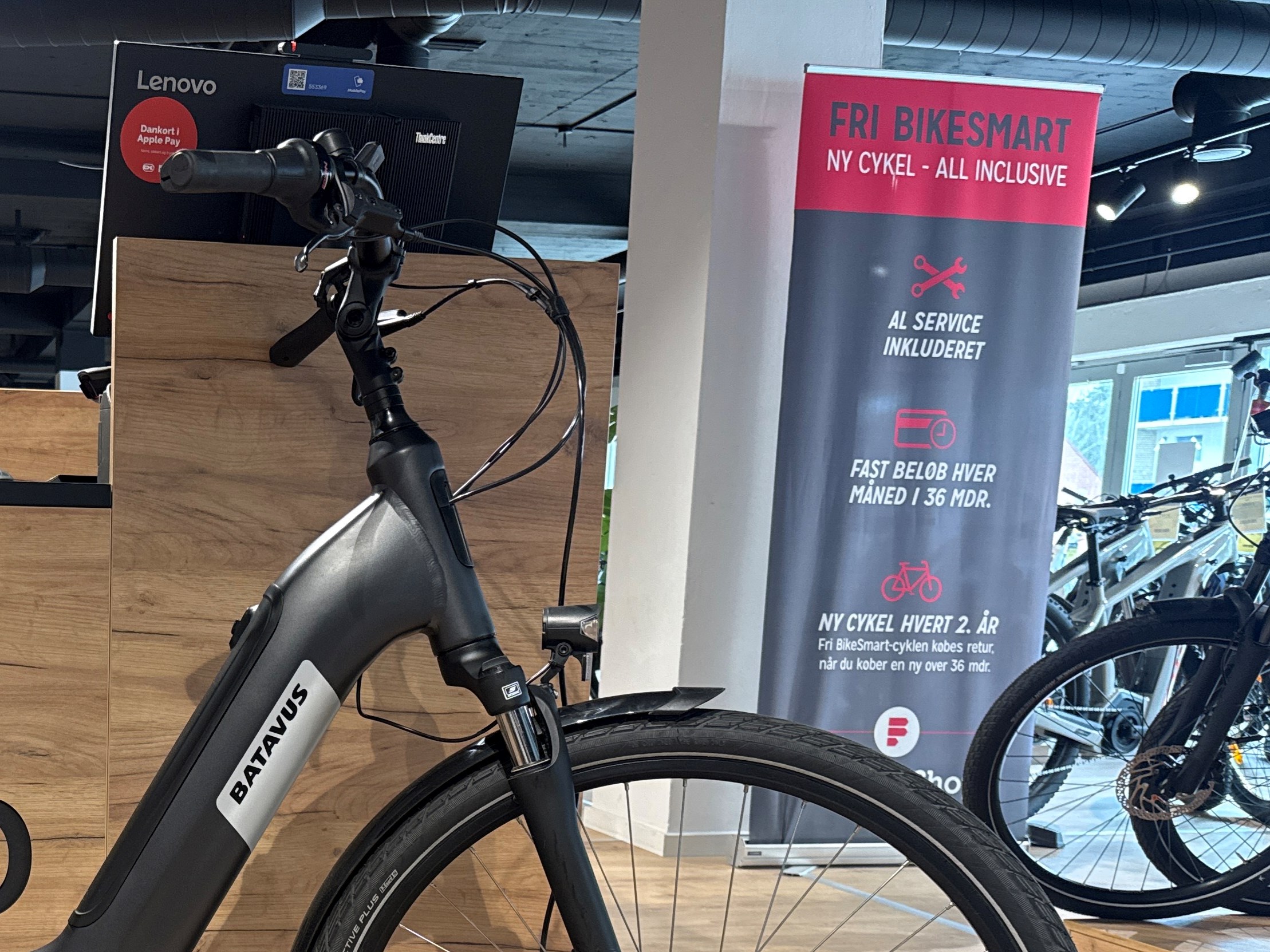 Batavus Smoking Black Altura Power Pro - 56 cm