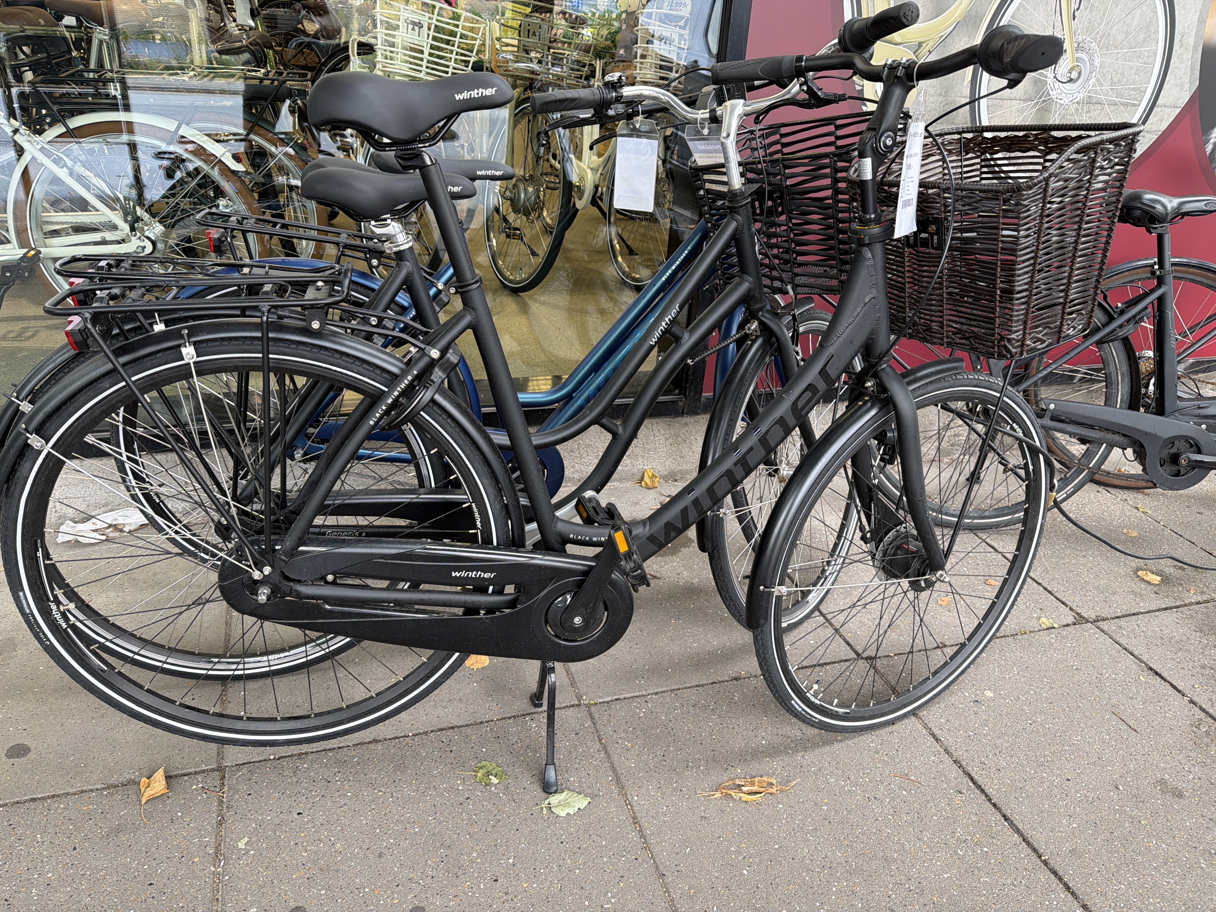 Black 4 - 54 cm