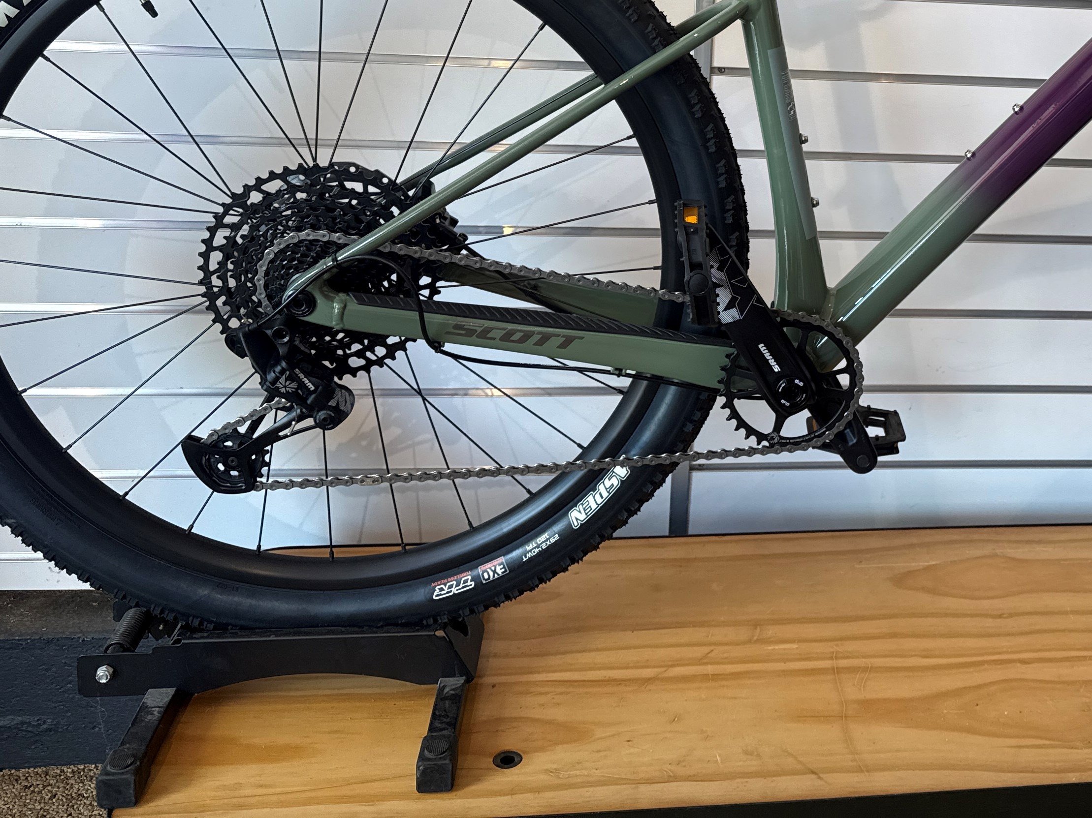 SCOTT Olivine Green Scale Gravel 20 - L