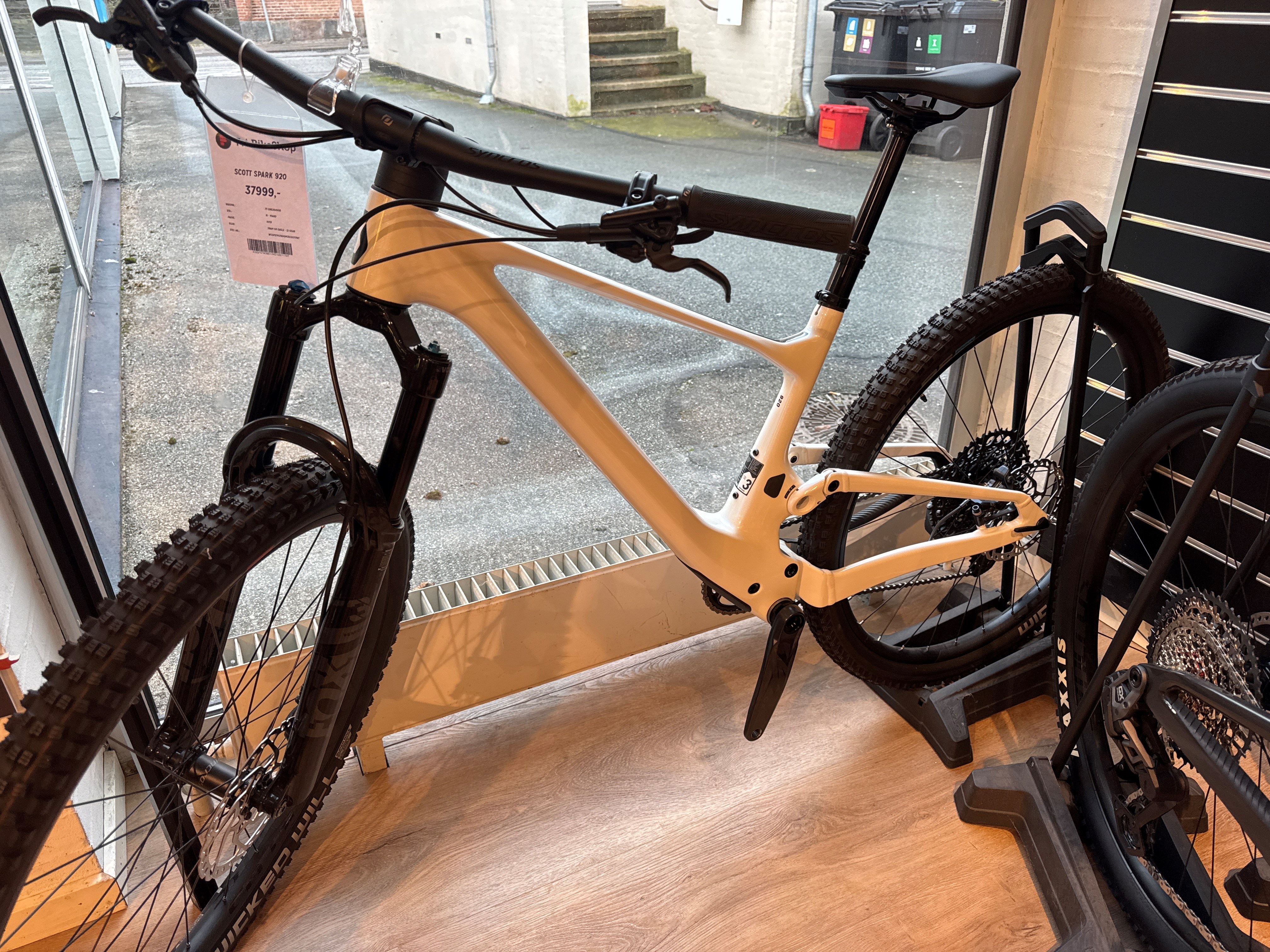 SCOTT Hvid Spark 920 - M