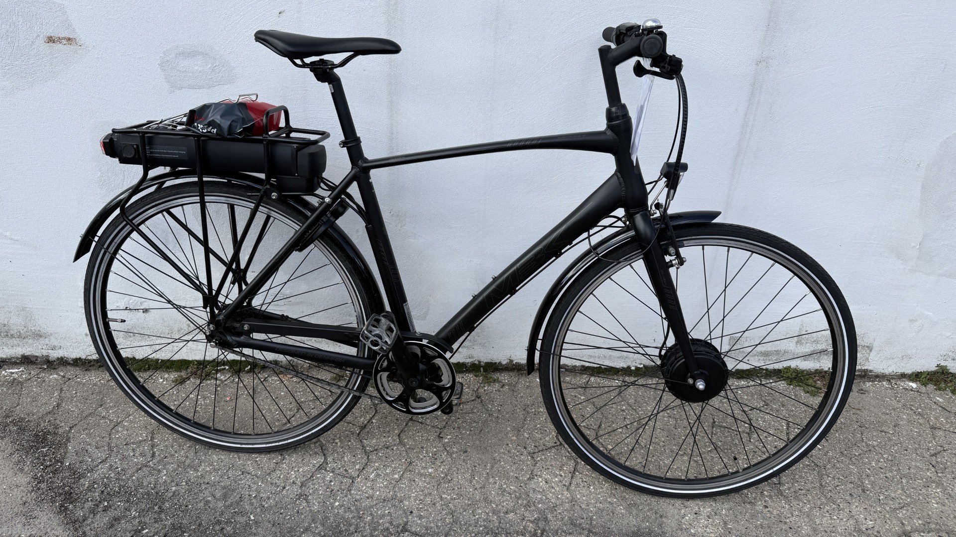 MBK Sort Genesis E1 - 55 cm
