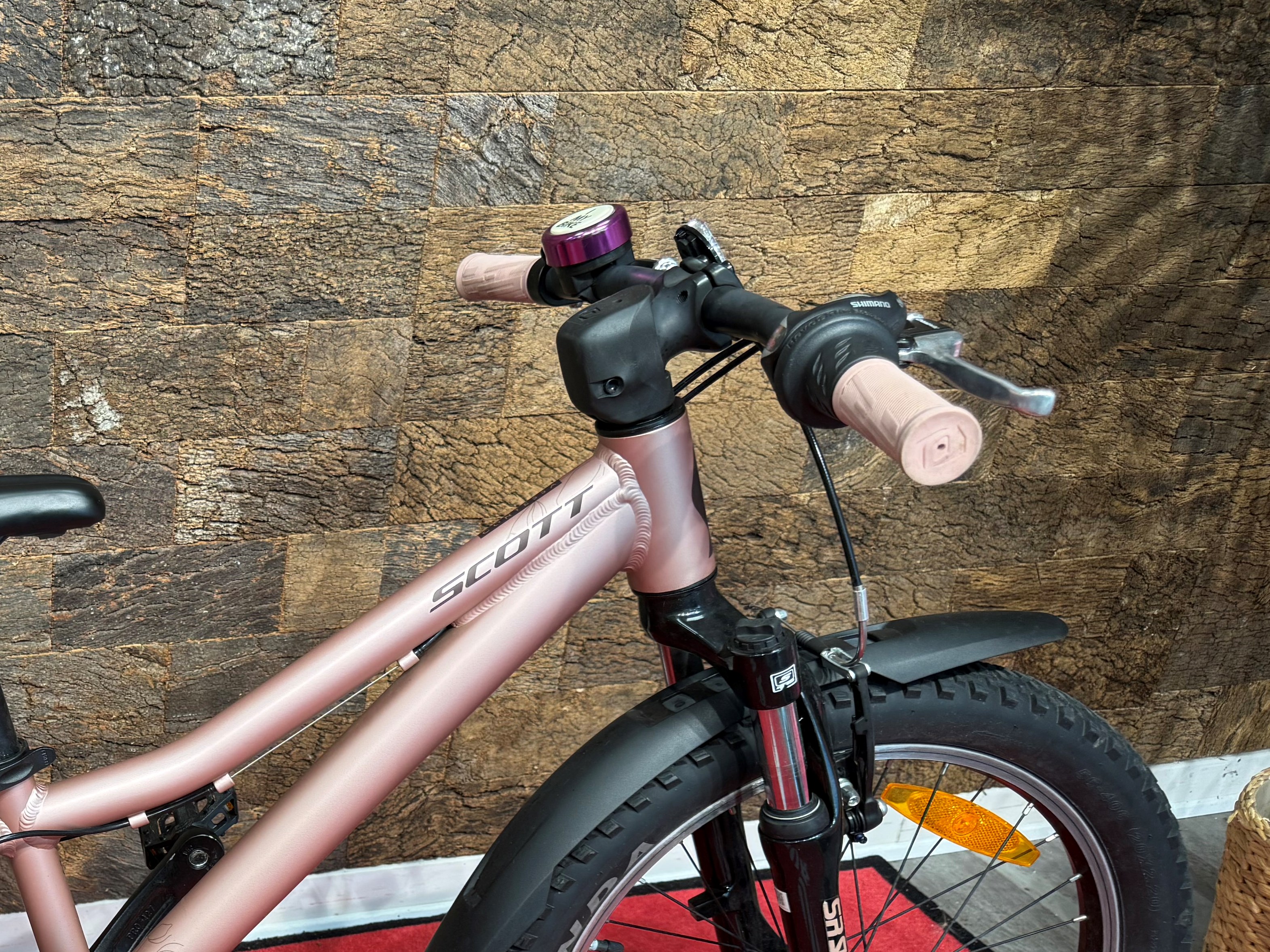 SCOTT Crystal Pink Contessa 20 - 20"