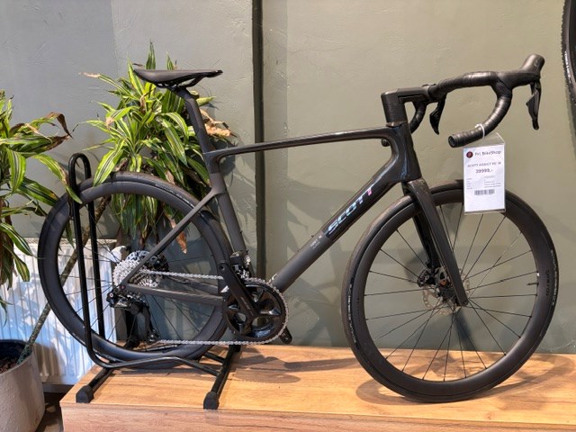 SCOTT Carbon Black Addict RC 30 - L